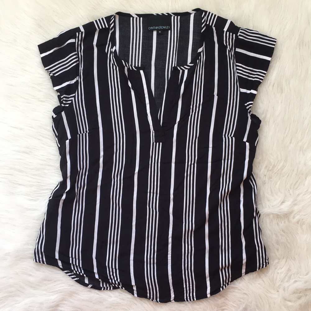 light black/ white striped tee vneck